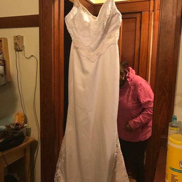 Wedding dress - Picture 4 of 8